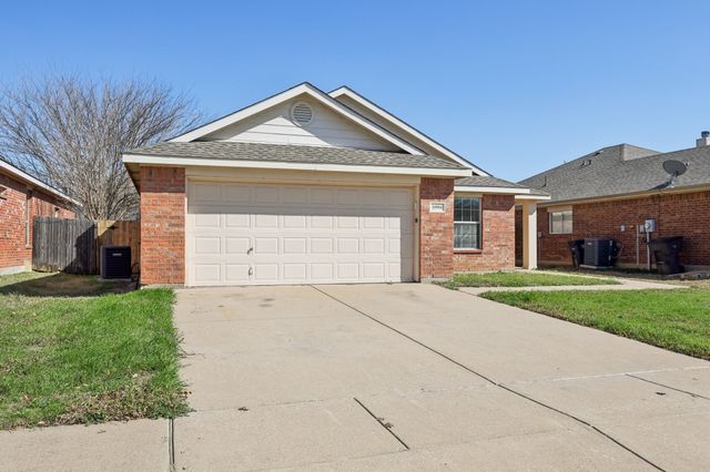 10904 Braemoor Drive, Fort Worth, TX 76052