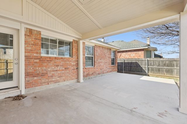 10904 Braemoor Drive, Fort Worth, TX 76052