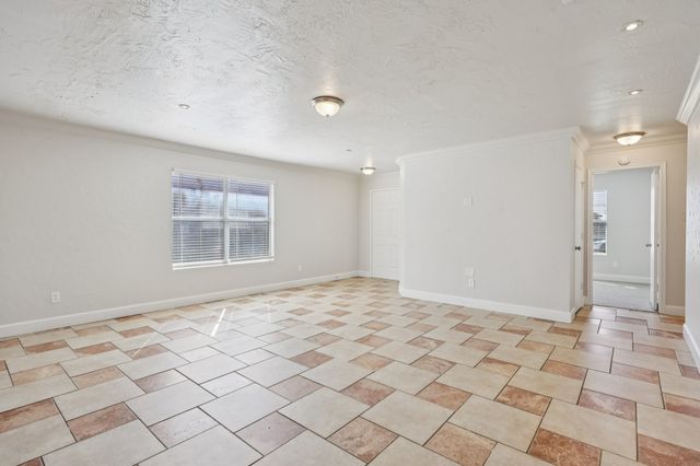 10904 Braemoor Drive, Fort Worth, TX 76052