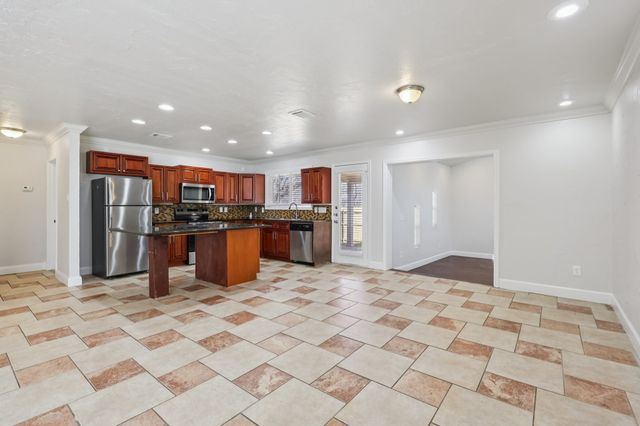 10904 Braemoor Drive, Fort Worth, TX 76052