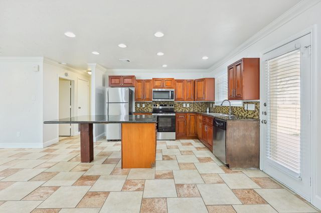 10904 Braemoor Drive, Fort Worth, TX 76052