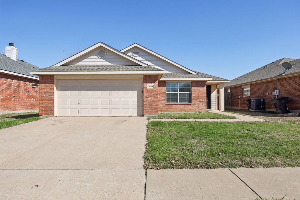10904 Braemoor Drive, Fort Worth, TX 76052