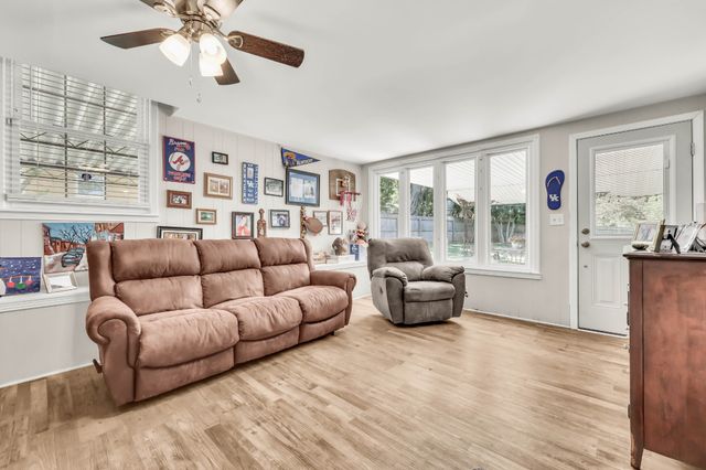 414 Peterson Ln, Clarksville, TN 37040