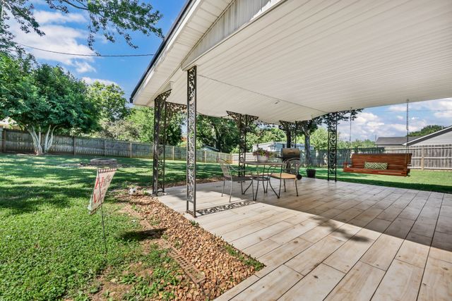 414 Peterson Ln, Clarksville, TN 37040