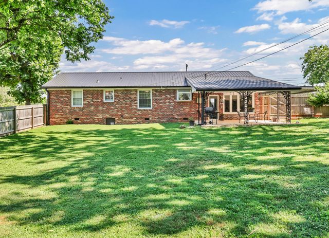 414 Peterson Ln, Clarksville, TN 37040