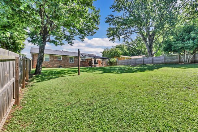 414 Peterson Ln, Clarksville, TN 37040