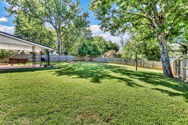414 Peterson Ln, Clarksville, TN 37040