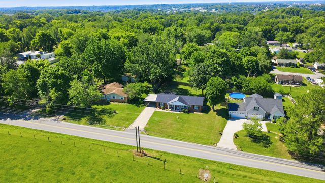 414 Peterson Ln, Clarksville, TN 37040