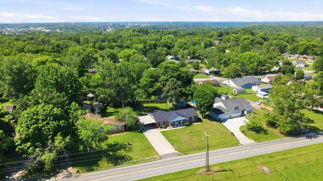 414 Peterson Ln, Clarksville, TN 37040