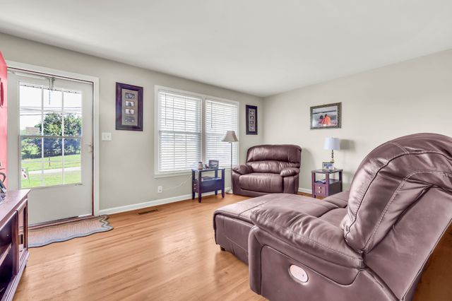 414 Peterson Ln, Clarksville, TN 37040