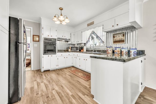 414 Peterson Ln, Clarksville, TN 37040