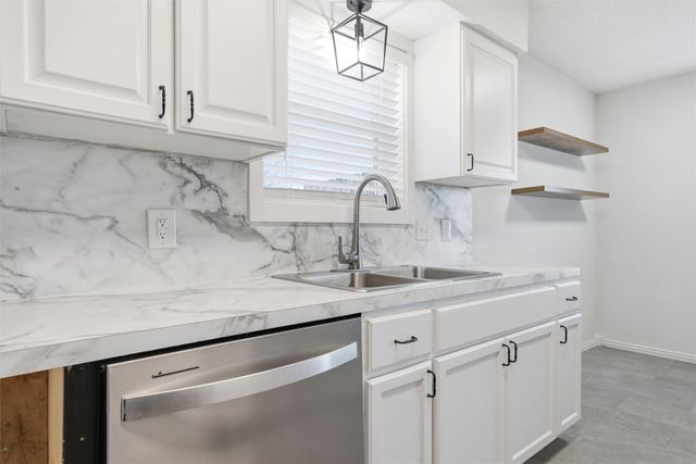 922 Vail Highlands Drive, Hewitt, TX 76643