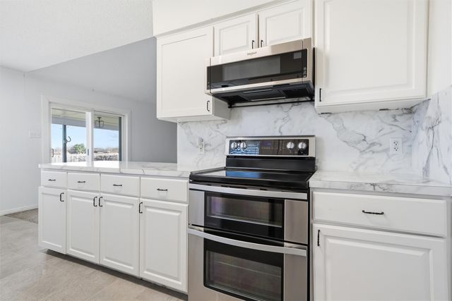 922 Vail Highlands Drive, Hewitt, TX 76643