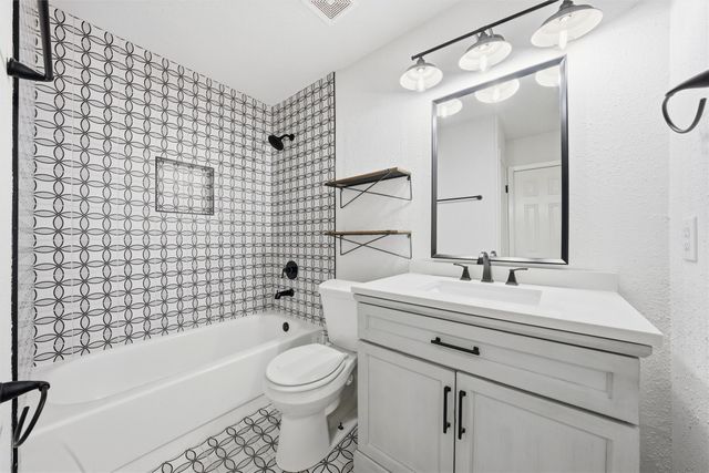 922 Vail Highlands Drive, Hewitt, TX 76643