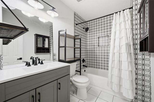 922 Vail Highlands Drive, Hewitt, TX 76643