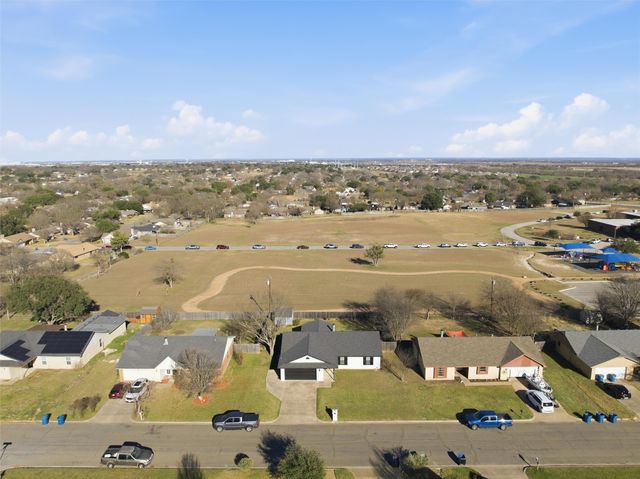 922 Vail Highlands Drive, Hewitt, TX 76643