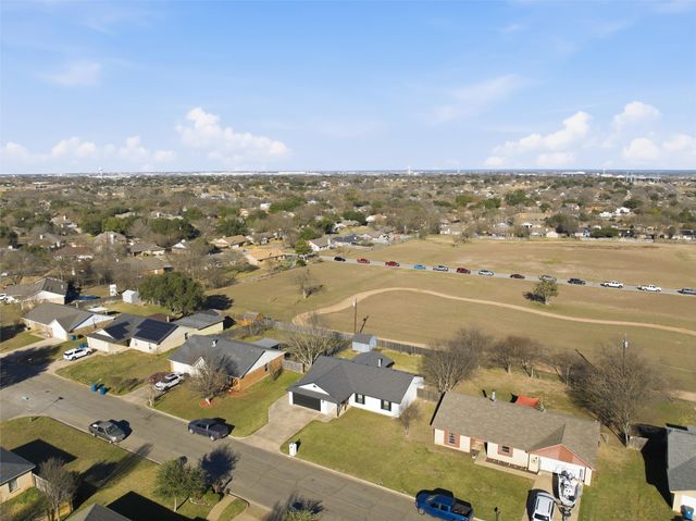 922 Vail Highlands Drive, Hewitt, TX 76643