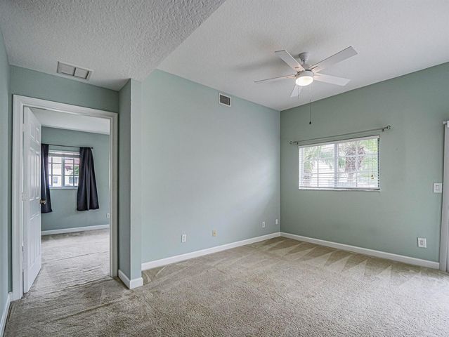 524 7th Square 101, Vero Beach, FL 32962