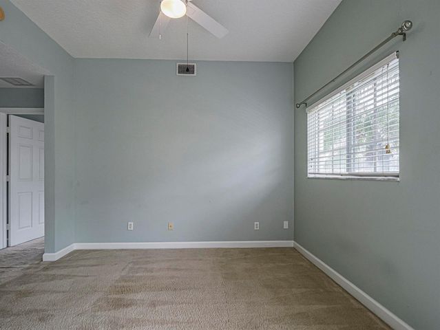 524 7th Square 101, Vero Beach, FL 32962