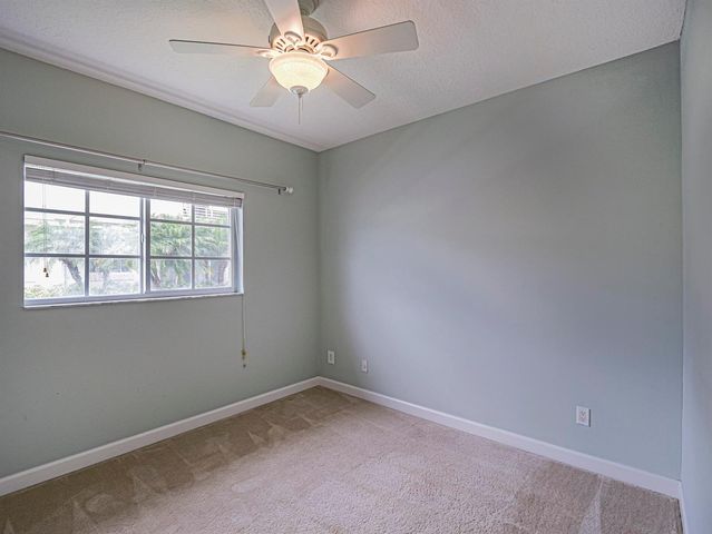 524 7th Square 101, Vero Beach, FL 32962