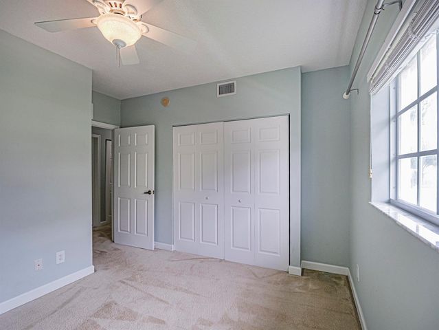 524 7th Square 101, Vero Beach, FL 32962