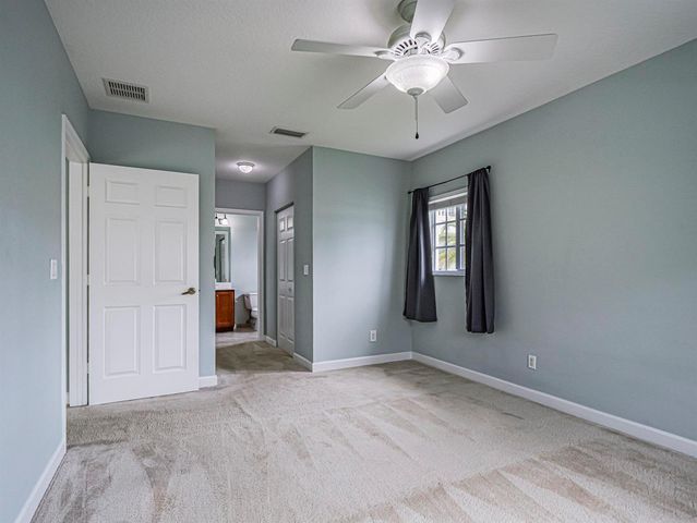 524 7th Square 101, Vero Beach, FL 32962