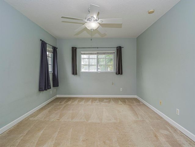 524 7th Square 101, Vero Beach, FL 32962