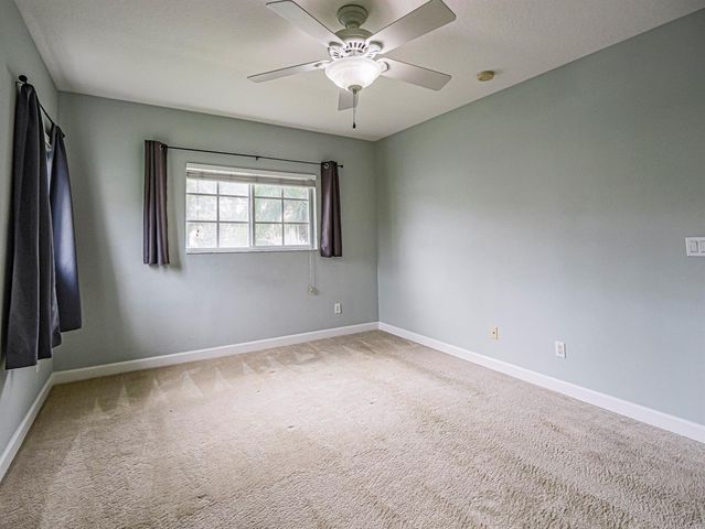 524 7th Square 101, Vero Beach, FL 32962