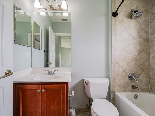 524 7th Square 101, Vero Beach, FL 32962