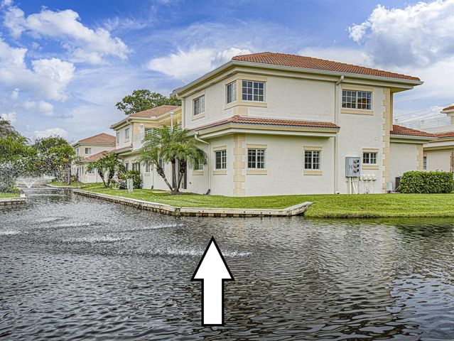 524 7th Square 101, Vero Beach, FL 32962