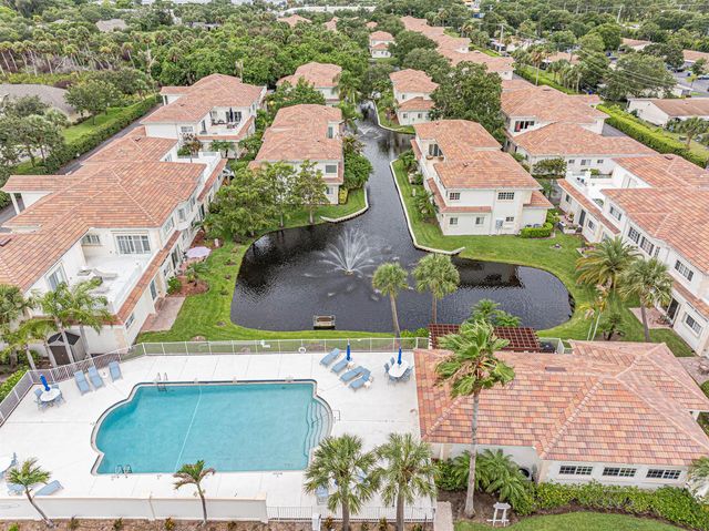 524 7th Square 101, Vero Beach, FL 32962