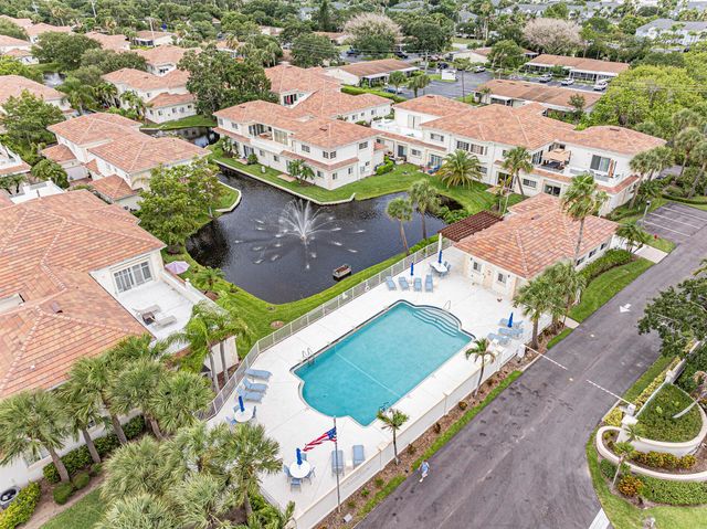524 7th Square 101, Vero Beach, FL 32962