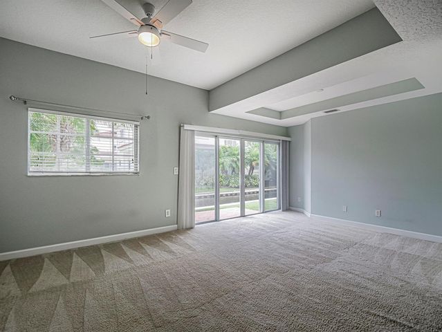 524 7th Square 101, Vero Beach, FL 32962