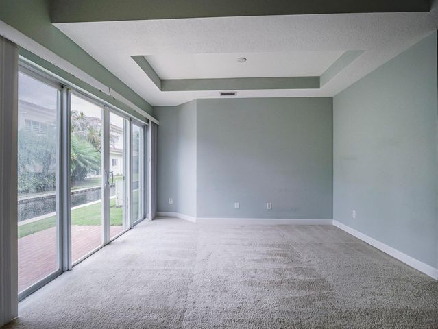 524 7th Square 101, Vero Beach, FL 32962