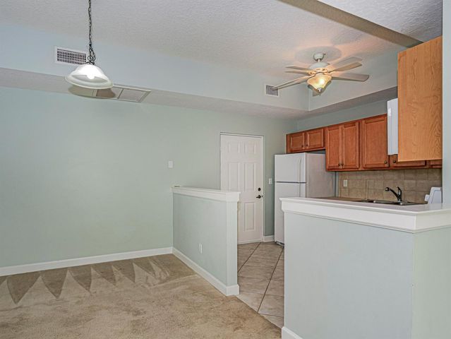 524 7th Square 101, Vero Beach, FL 32962