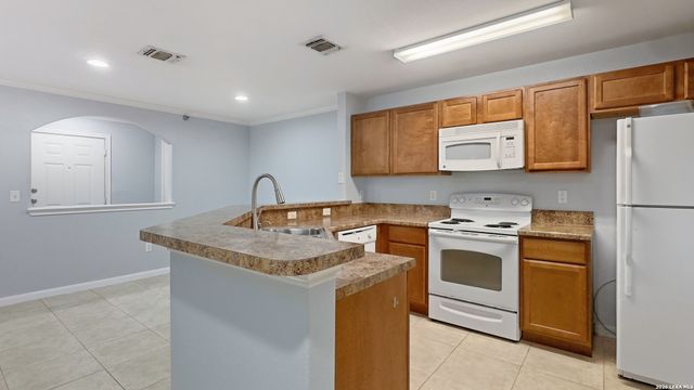 7323 Snowden Rd Apt 3302, San Antonio, TX 78240