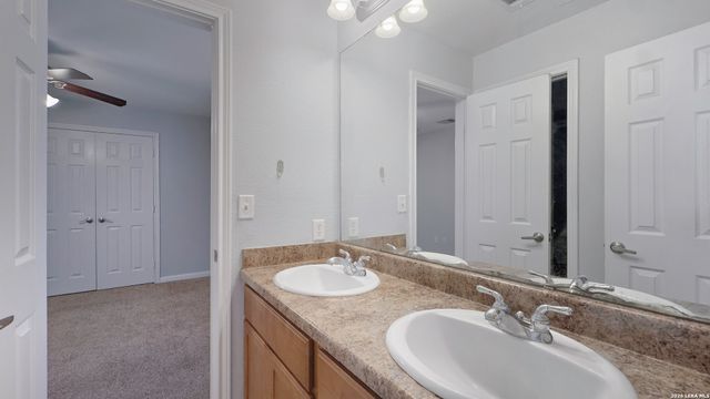 7323 Snowden Rd Apt 3302, San Antonio, TX 78240