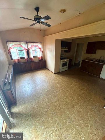 52 CAROLINE AVE, Hamilton, NJ 08610