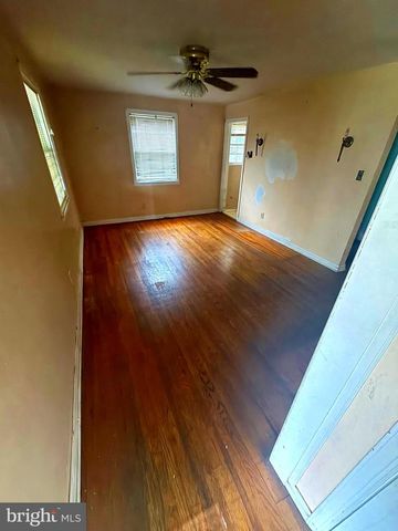 52 CAROLINE AVE, Hamilton, NJ 08610