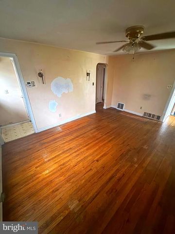 52 CAROLINE AVE, Hamilton, NJ 08610