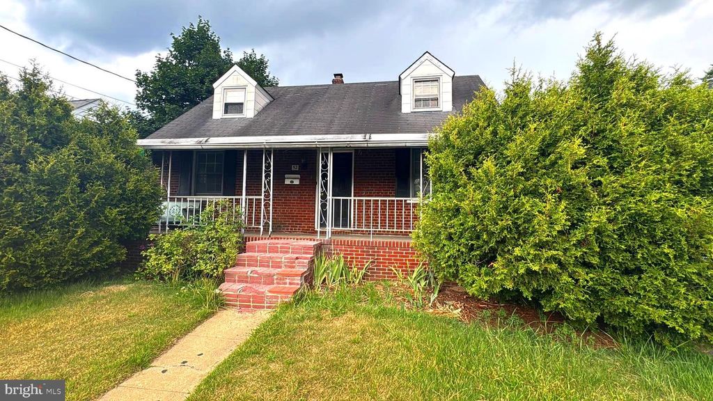 52 CAROLINE AVE, Hamilton, NJ 08610