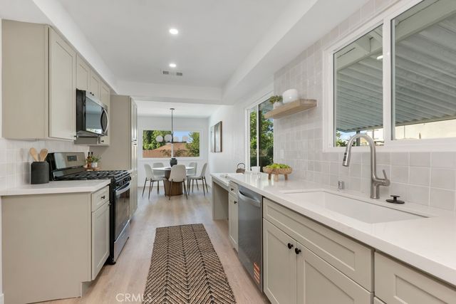 10579 Lev Ave, San Fernando, CA 91345