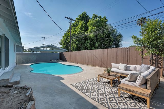 10579 Lev Ave, San Fernando, CA 91345