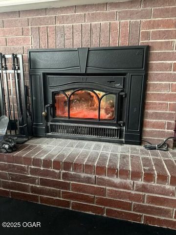 220 S Park Avenue, Aurora, MO 65605