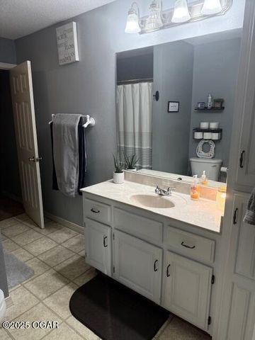 220 S Park Avenue, Aurora, MO 65605