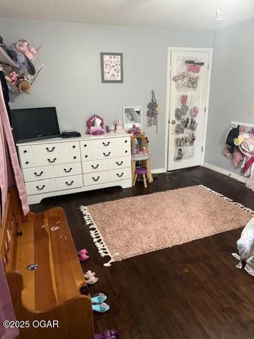 220 S Park Avenue, Aurora, MO 65605