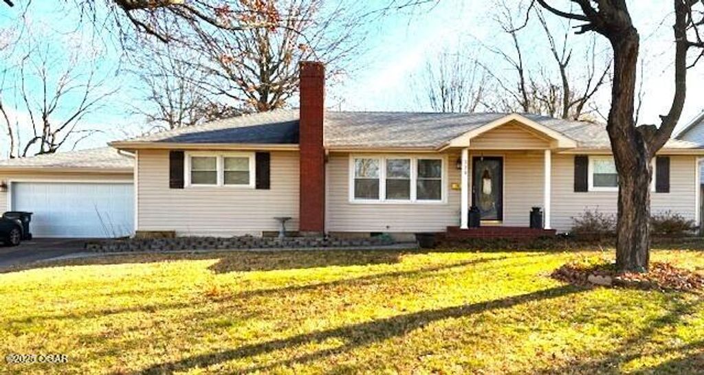 220 S Park Avenue, Aurora, MO 65605