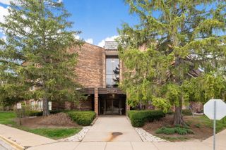 3110 Pheasant Creek Drive 201, Northbrook, IL 60062