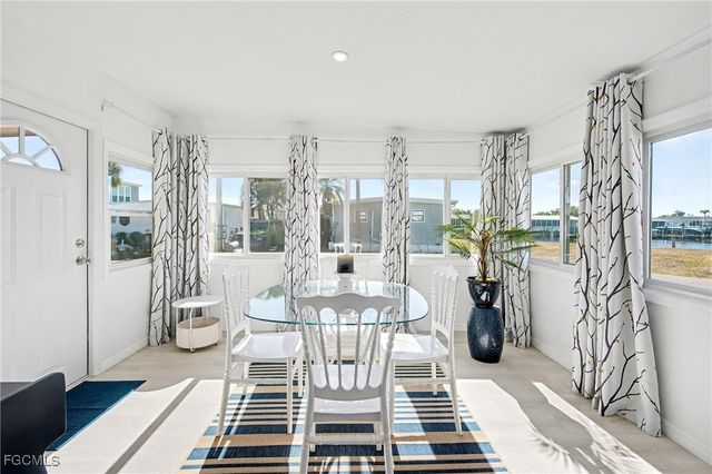 5560 Sir Walter WAY, North Fort Myers, FL 33917