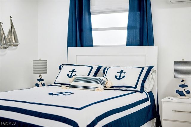 5560 Sir Walter WAY, North Fort Myers, FL 33917